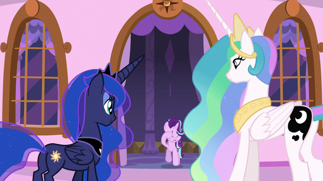 File:Starlight joins Celestia and Luna on the balcony S7E10.png
