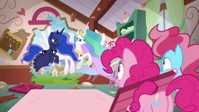 File:Princesses ready to help hungry students S9E13.png