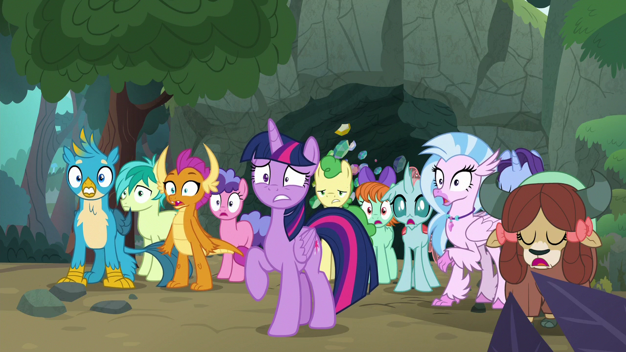 Image - Twilight and students in complete shock S8E17.png 