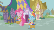 Pinkie Pie and Rainbow Shopping S1E5