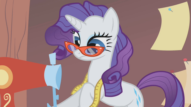 File:Rarity using sewing machine S1E14.png