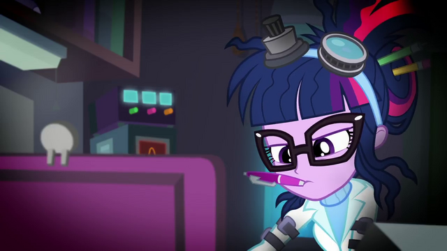 File:Twilight Sparkle looking at her computer SS5.png