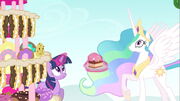 Princesa Celestia & Twilight esperando Pinkie T2E24