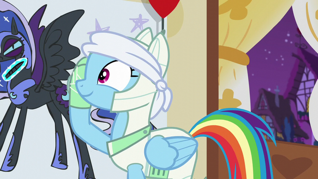 File:Rainbow removes her blindfold S5E21.png
