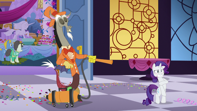 File:Rarity feeling naked S5E7.png