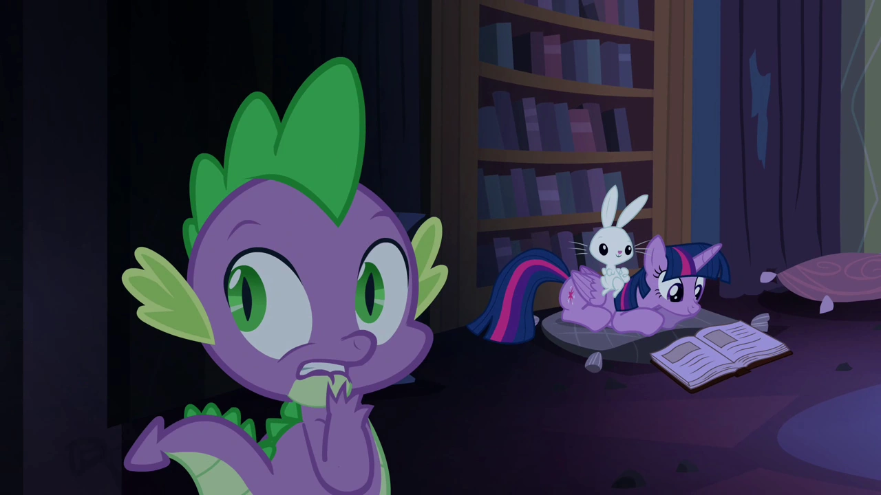 Image - Twilight reading and Spike scared S4E03.png | My Little Pony