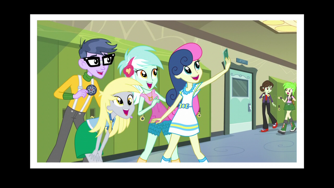 Image Sweetie Drops takes a selfie with Lyra Derpy and Micro Chips