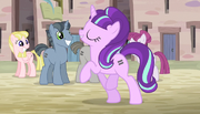 Starlight marchando por la aldea EMC-P1
