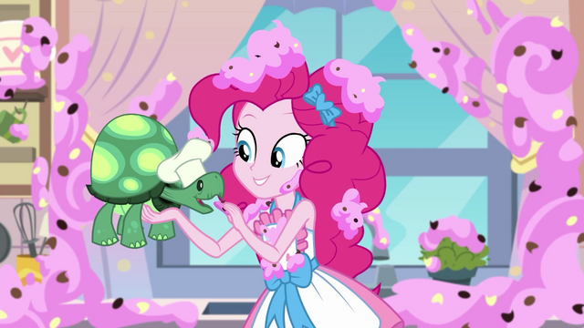 File:Pinkie Pie feeding a cookie to Tank EGDS30.png