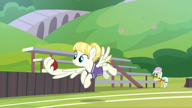 File:Pizzelle catches buckball with her wing S9E15.png