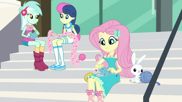 File:Fluttershy, Lyra, and Sweetie Drops in knitting club EGDS4.png