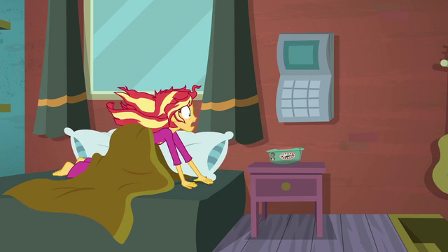 File:Sunset Shimmer noticing the time SS6.png