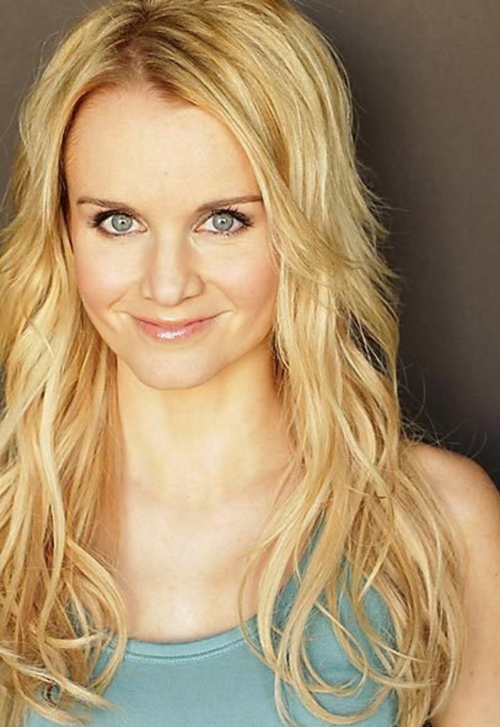 Kate Reinders Modern Family Wiki FANDOM powered by Wikia