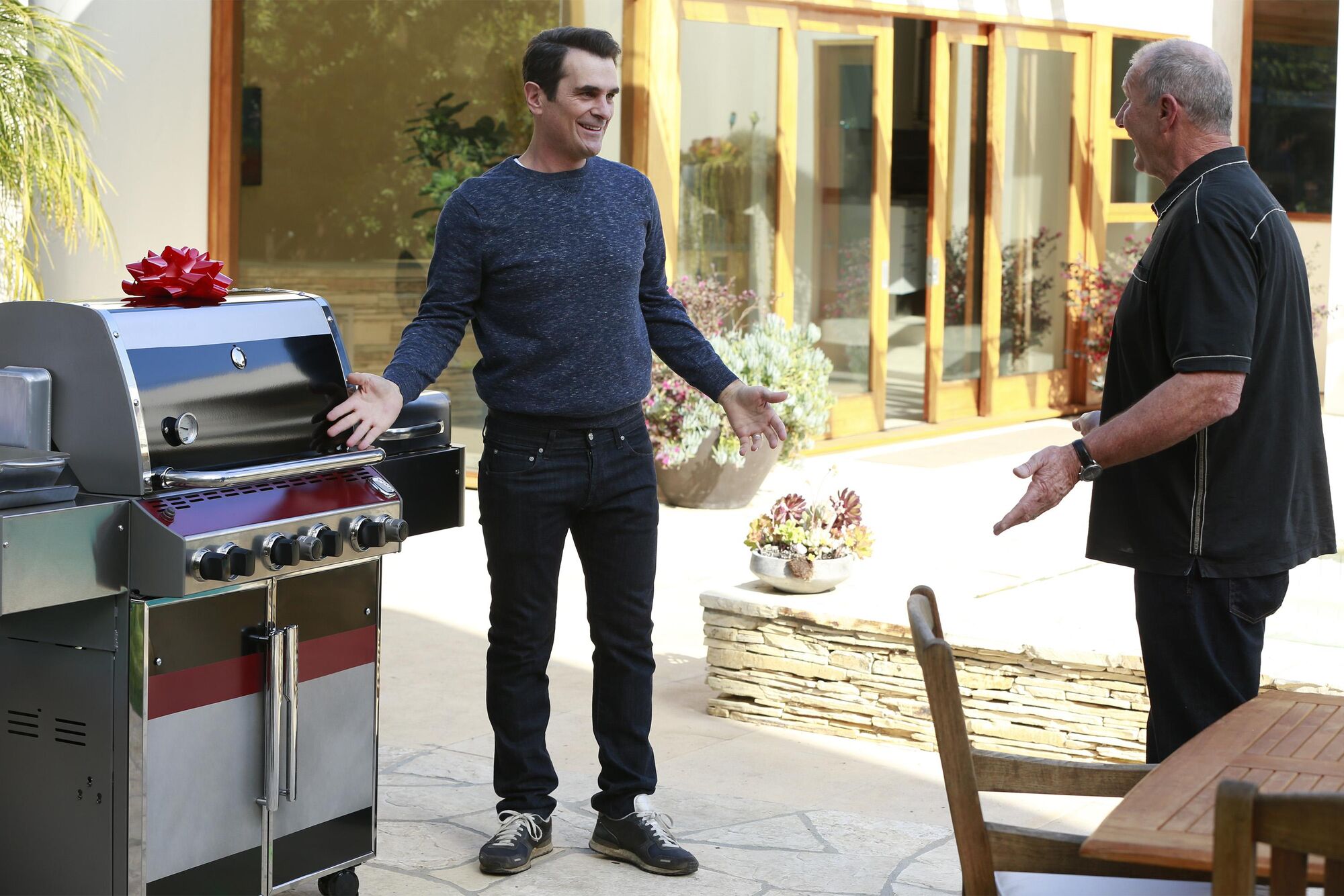 Grill, Interrupted | Modern Family Wiki | FANDOM powered by Wikia2000 x 1334