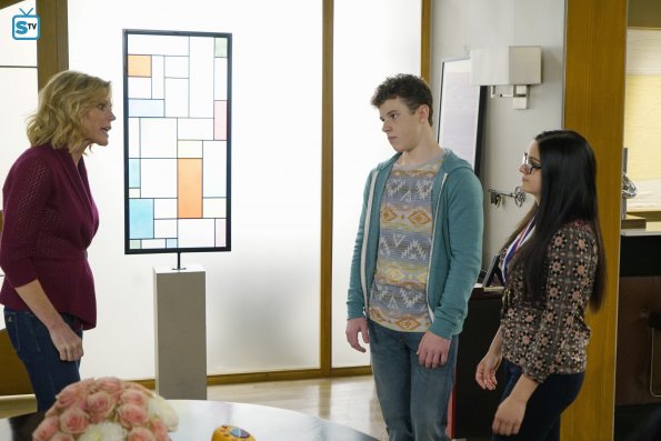 Image 52 Jpg Modern Family Wiki Fandom Powered By Wikia Image 52 Jpg Modern Family Wiki Fandom Powered By Wikia