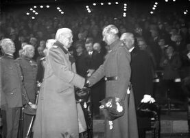 Bundesarchiv Bild 102-14221, Paul von Hindenburg und Wilhelm von Preußen