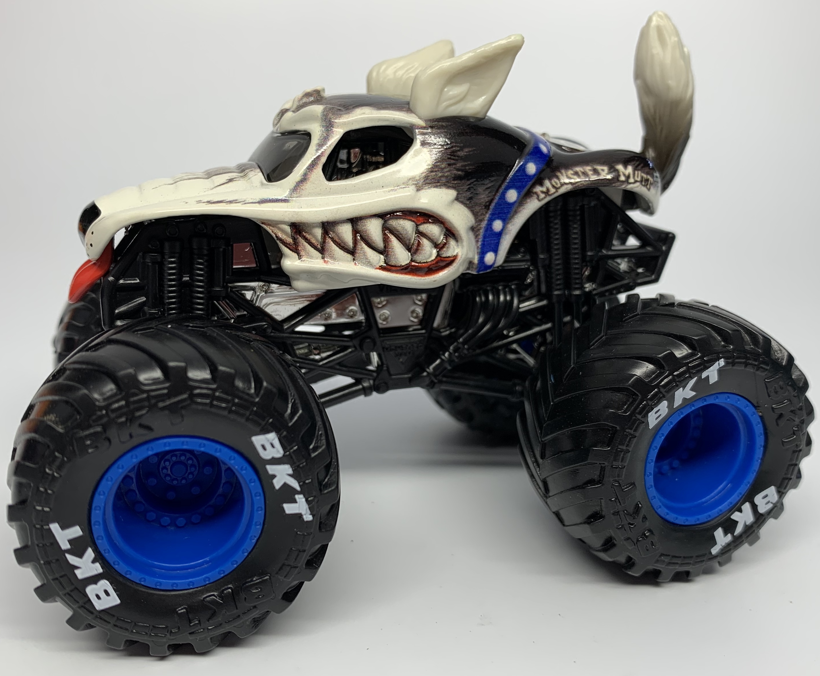 monster mutt monster truck toy