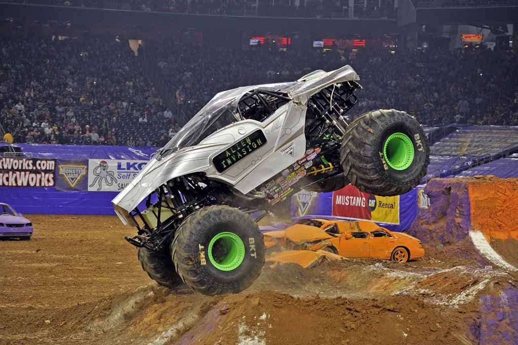 image alien invasion 1021 680 1 jpg monster trucks wiki fandom