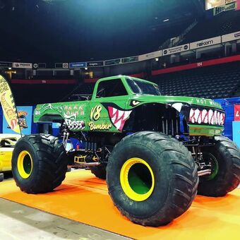 v8 bomber monster truck