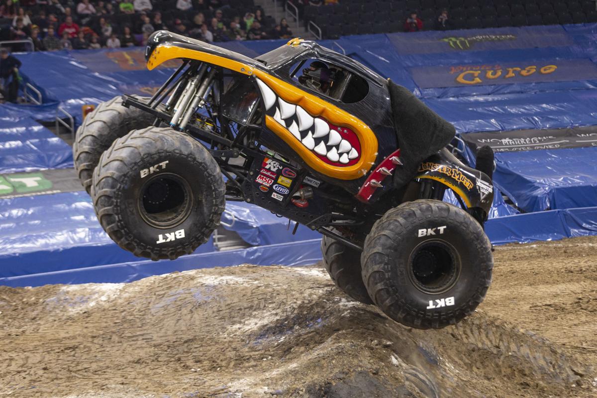 Monster Mutt Rottweiler (Vaters) Monster Trucks Wiki Fandom