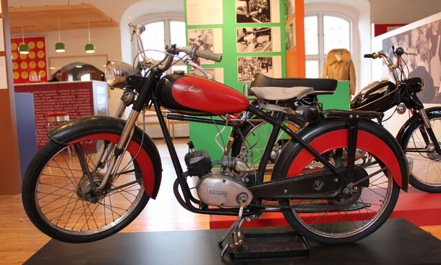 File:Diesella moped.jpg