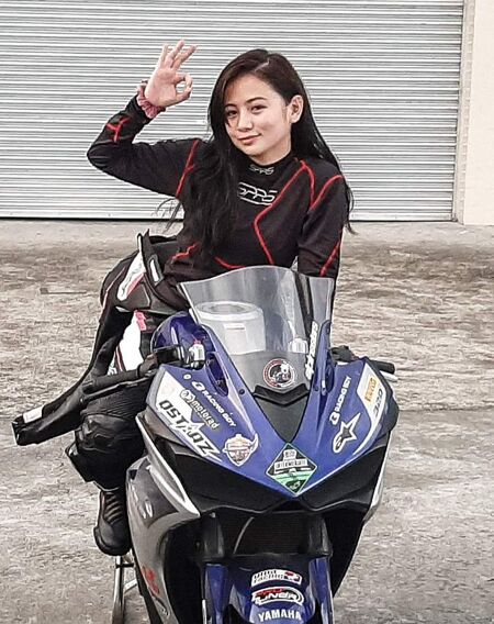 ella moto