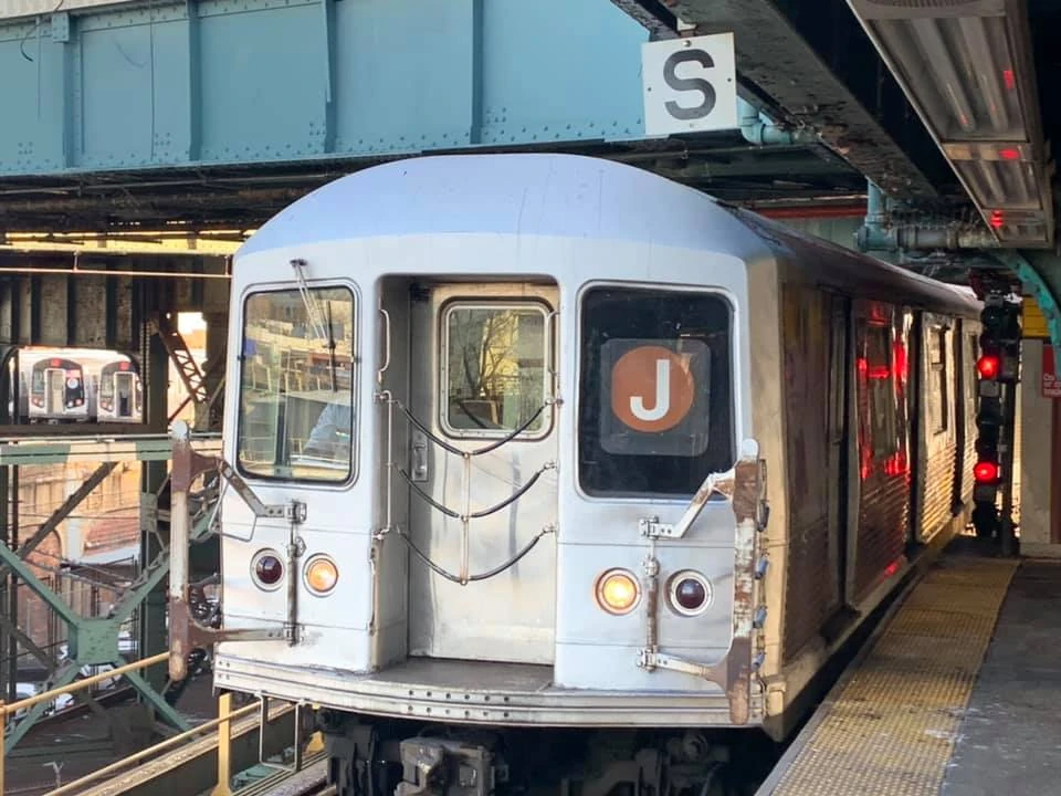 R42 (New York City Subway car) RollOverTheFloor Your MTA Wiki Fandom