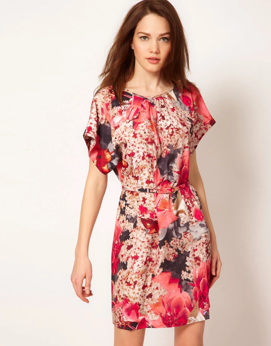 Imagen ASOSTedBakerDigitalFloralDress.jpg Wiki Mujeres