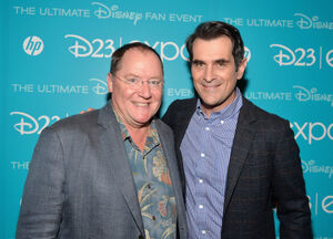 D23-TyBurrell&JohnLasseter-(2013-08-10)