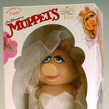 miss piggy doll 1980
