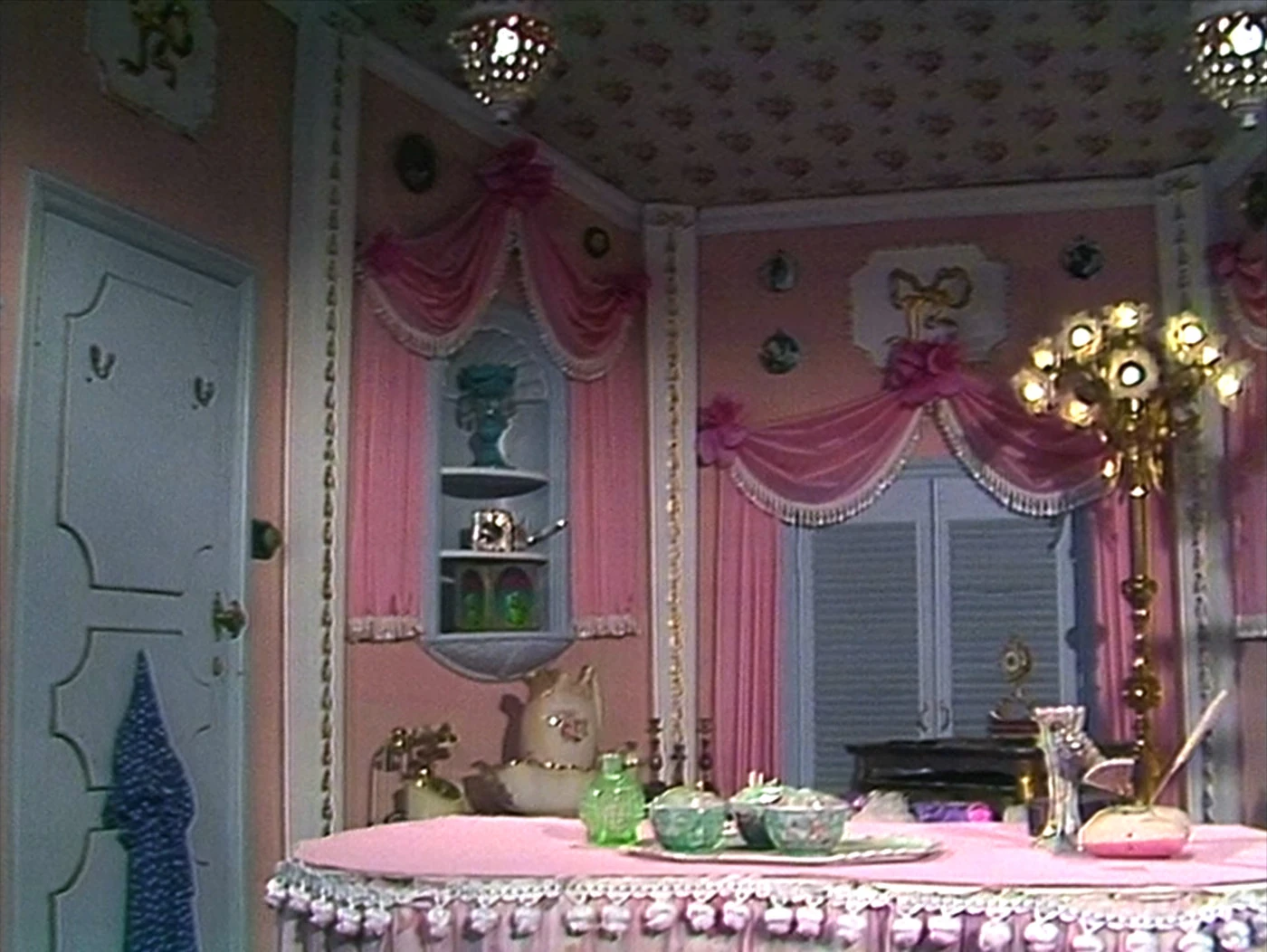 Miss Piggy's Dressing Room | Muppet Wiki | FANDOM powered by Wikia
