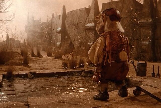 File:Hoggle-Peeing.jpg