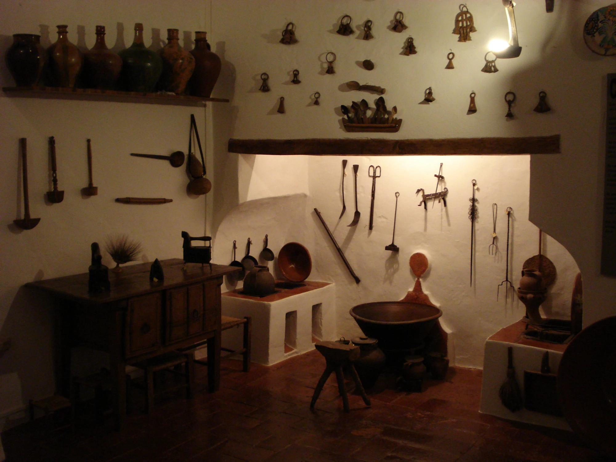 Chaminé na cozinha alentejana | Museu Municipal de Estremoz | FANDOM ...
