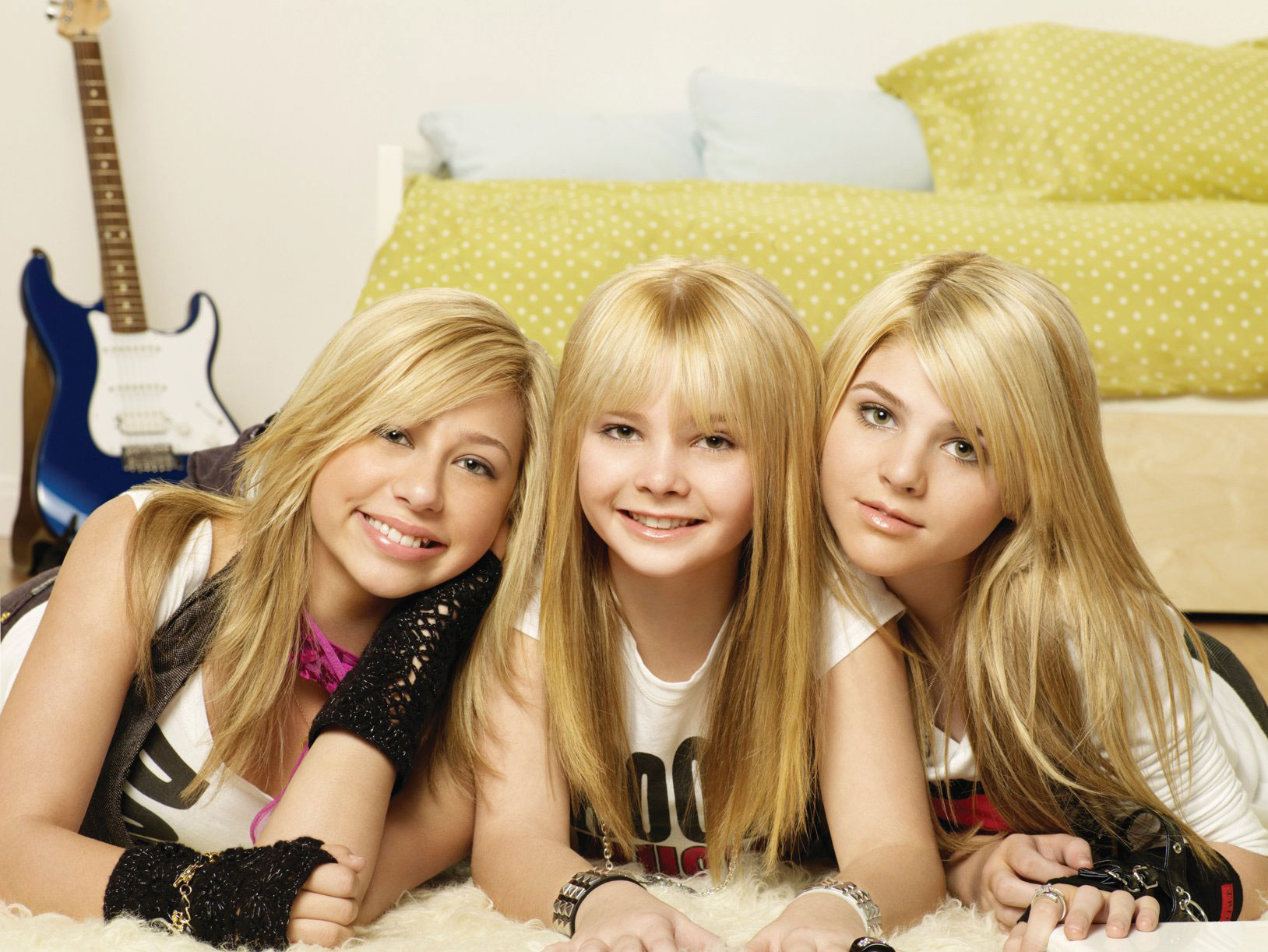 Clique Girlz | Music Hub | FANDOM powered by Wikia