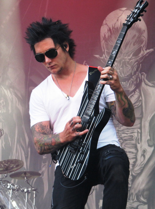 image synyster gates jpg music hub fandom powered by wikia