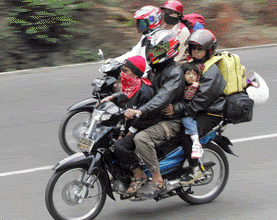Family-on-motorbike-e1282064808342