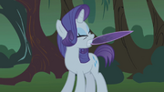 Rarity découpe sa queue S1E2