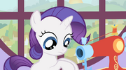 Rarity pouliche fabrique un costume S1E23