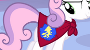 Sweetie Belle avec la cape des Chercheuses de talent S1E17