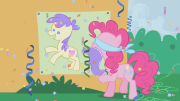 180px-Pinkie Jugando