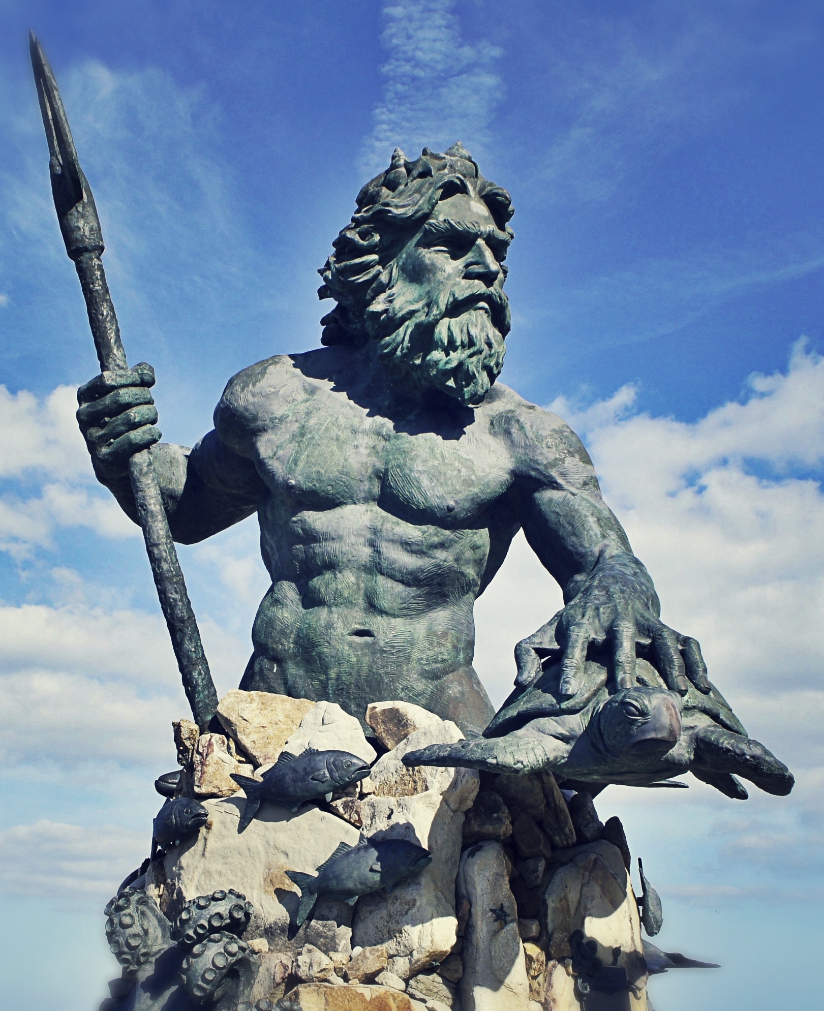 Бог рима нептун. Посейдон Бог древней Греции. Посейдон Нептун Зевс. Статуя Нептун Посейдон. Нептун Бог морей.