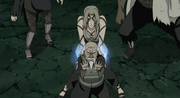Tsunade transfiere su chakra a Ōnoki