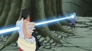 Karin atravesada por el chidori de sasuke
