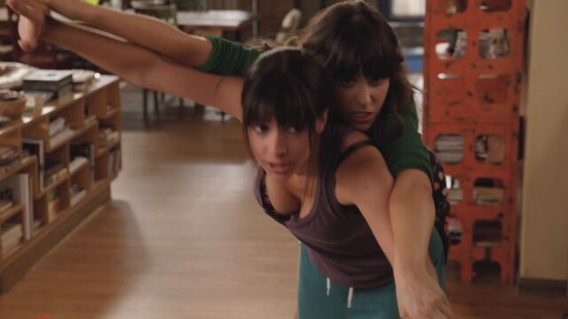 Plik:1x05-CeCe-Crashes-new-girl-26697933-1280-720.jpg
