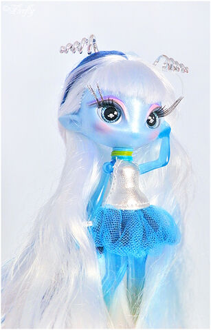 File:Beautiful alien by fireflydemon-d5fjjs7.jpg