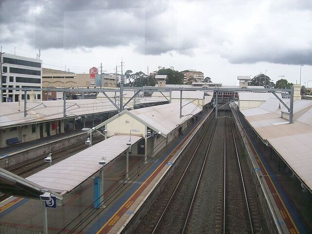 File:Hornsby railway station platforms from footbridge.jpg