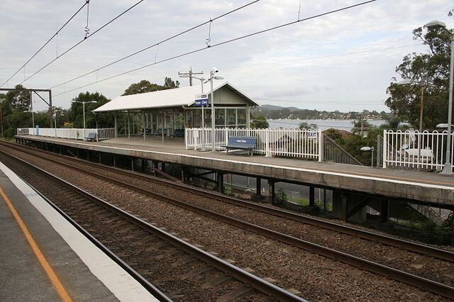 File:Point Clare railway station.jpg