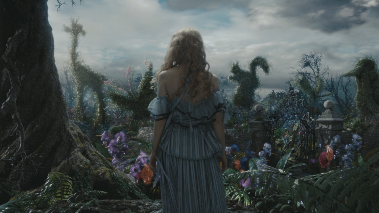 Alice Au Pays Des Merveilles Film 2 Image - Alice au Pays des Merveilles 2010 film dos arrivée vue jardin