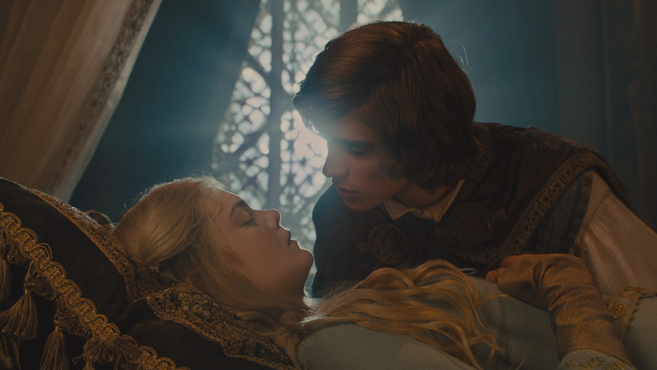 Image Maléfique (film) Aurore Prince Philippe réveil baiser La Belle au Bois Dormant.png