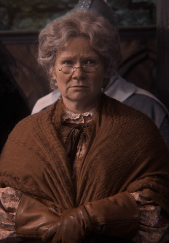 Fichier:Mère Lucas 2x10.png
